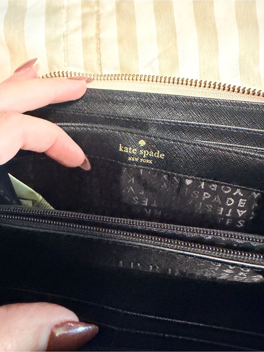 kate spade cream and black zip-around wallet - Picture 2 of 2